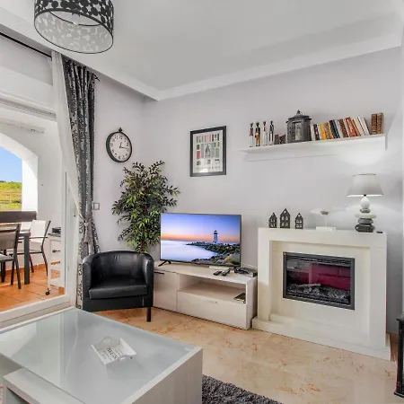 2091- Close From Amenities Manilva
